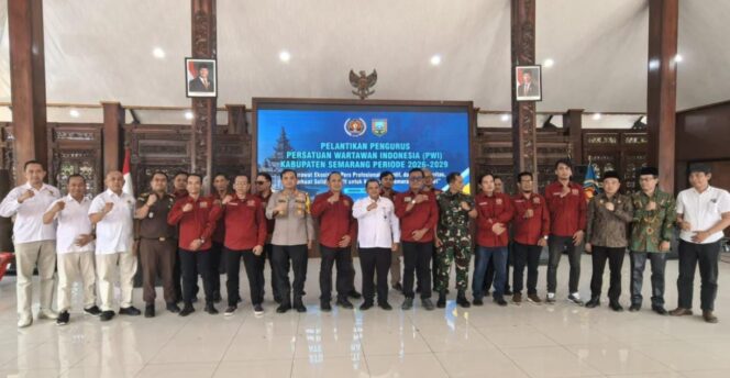 
					14 Pengurus PWI Kabupaten Semarang Resmi Dilantik, Independensi Pers Jadi Penegasan Utama