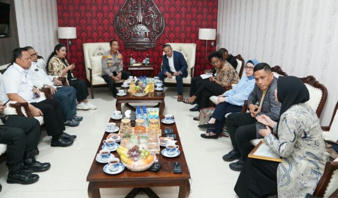 
					FBI Apresiasi Pengungkapan Penipuan Siber Lintas Negara oleh Ditressiber Polda Jateng