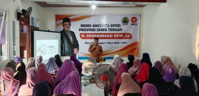 
					Reses di Tiga Kecamatan Semarang, Muhammad Afif Tampung Keluhan Jalan Rusak hingga Ancaman Banjir