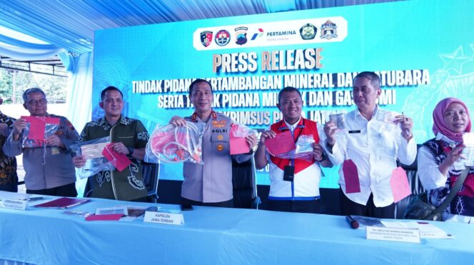 
					Polda Jateng Bongkar Penyalahgunaan LPG dan Solar Subsidi serta Tambang Ilegal, Delapan Orang Jadi Tersangka