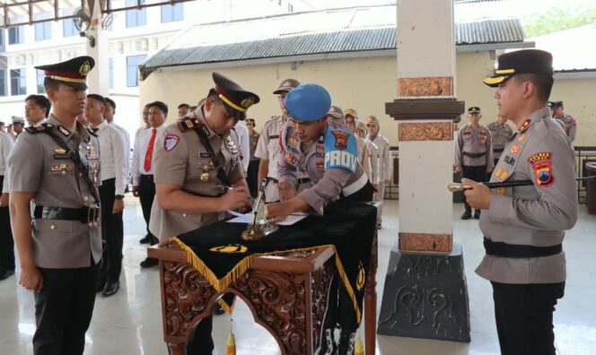 
					Sertijab Kasat Lantas dan Kapolsek Mranggen, Kapolres Demak Tekankan Peningkatan Pelayanan