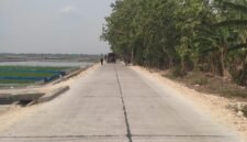 Ruas jalan penghubung vital Klambu - Terkesi sepanjang 1.170 meter dengan lebar 4,5 meter yang dulu rusak parah kini mulus dibangun CV Janur Kuning