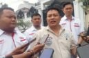 Bangkit Mahanantiyo (tengah) dari Solidarity Law Office saat memberikan keterangan kepada wartawan di kawasan Puri Anjasmoro, Kota Semarang, Selasa (27/10/2026). Foto: Tim Kabarjateng.id