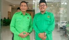 Ketua DPW PPP Jateng, Suyono dan Ketua DPC PPP Kota Semarang, dr. Muhammad Hayyi Wildani di sela kegiatan Musancab PPP di Astina Ballroom Hotel Grasia, Sabtu (31/10/2026) siang. Foto: Rifqi